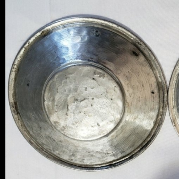 2 Small Tade Hammered Metal Dishes 7" - Picture 5 of 6